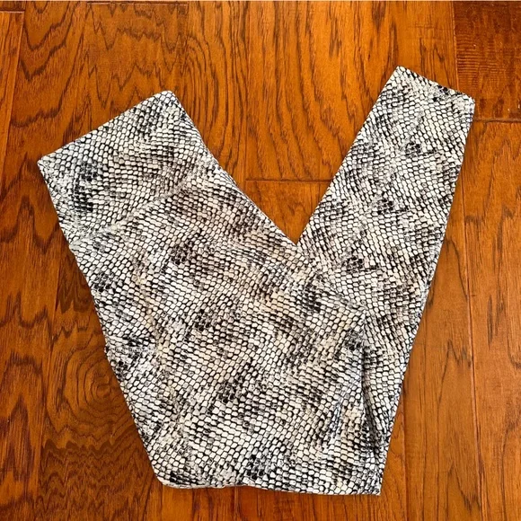 Balance Collection Black and White Animal Print Leggings Size Large - Picture 4 of 5